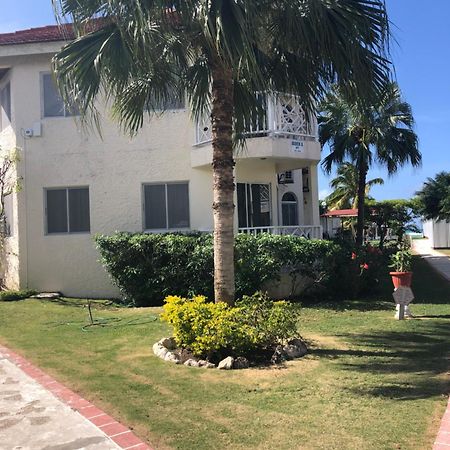 Pipers Cove Resort Runaway Bay Exterior photo